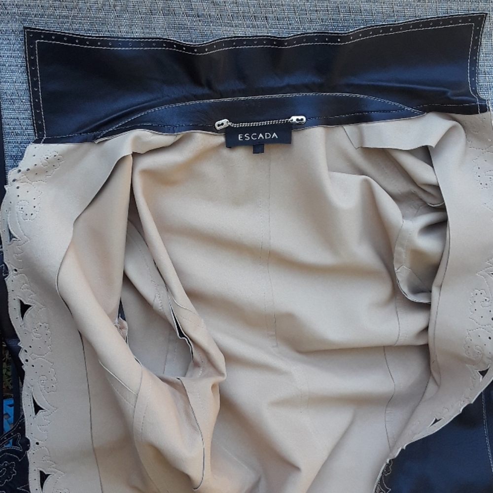 SIZE 38 EU. ESCADA black leather laser cut blazer. - Picture 5 of 8